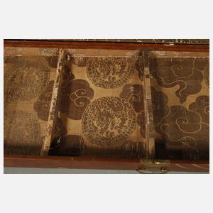 Bedeutende Lacktruhe Japan