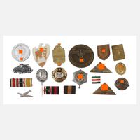 Plakette Julfest und Konvolut Kleinabzeichen111