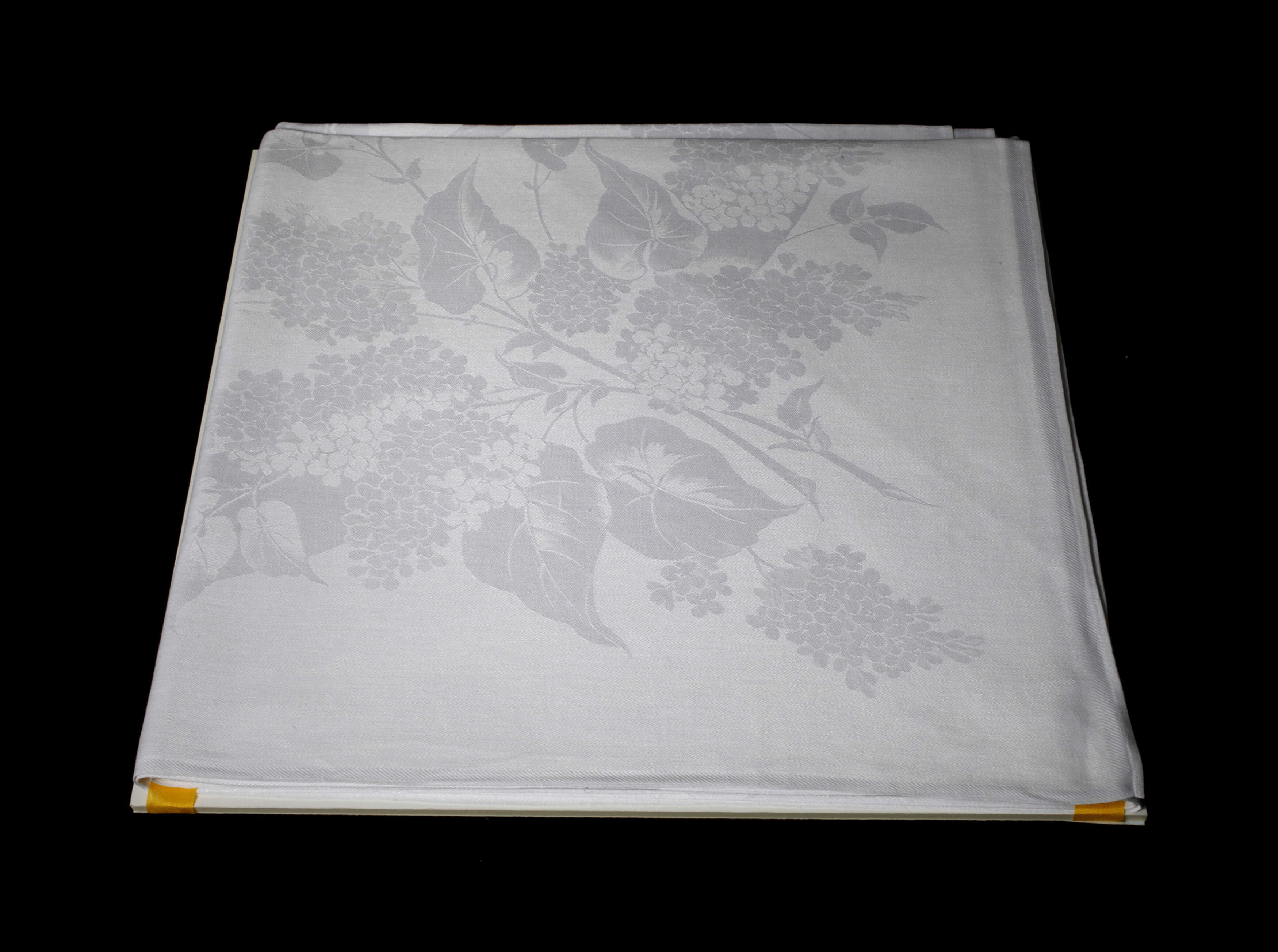 Tafeltuch mit Fliederdekor