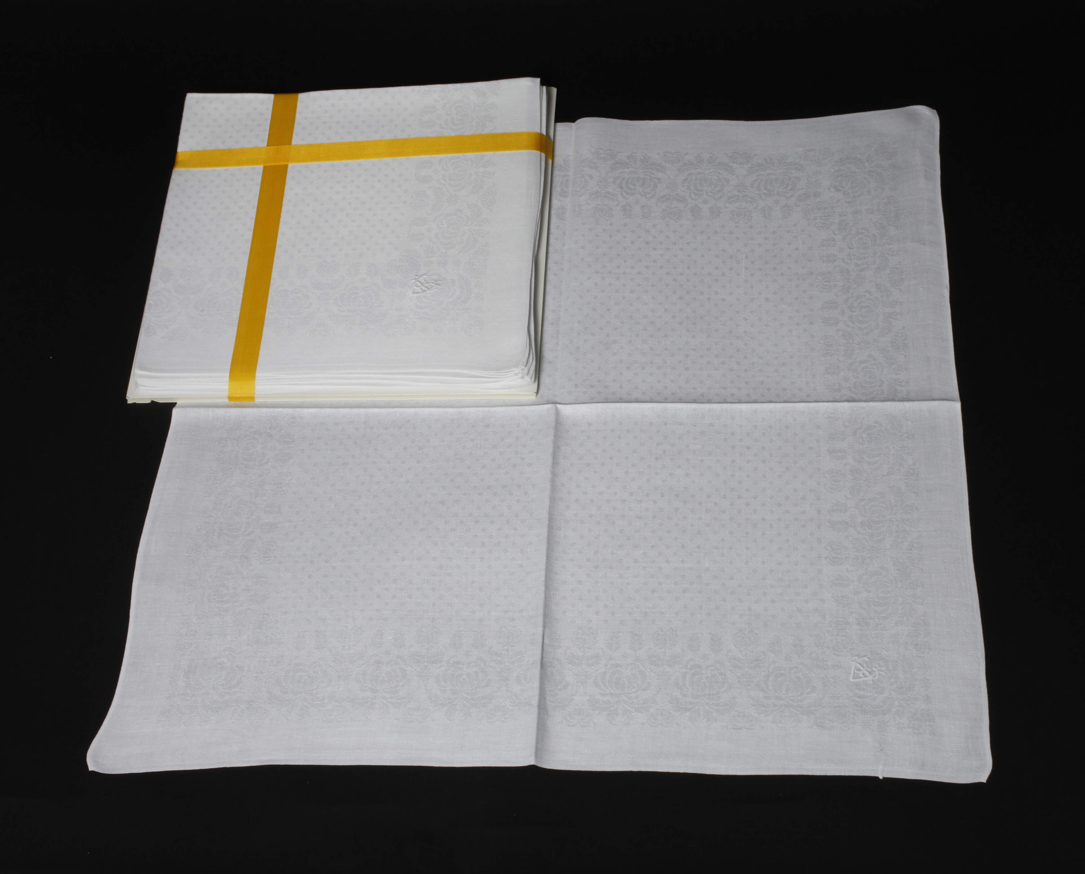 Acht Servietten Chrysanthemendekor