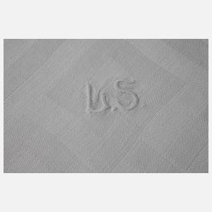 Tafeltuch mit Mäanderdekor und Glückssymbol