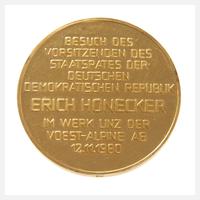 Goldmedaille Staatsbesuch Erich Honecker in Linz111