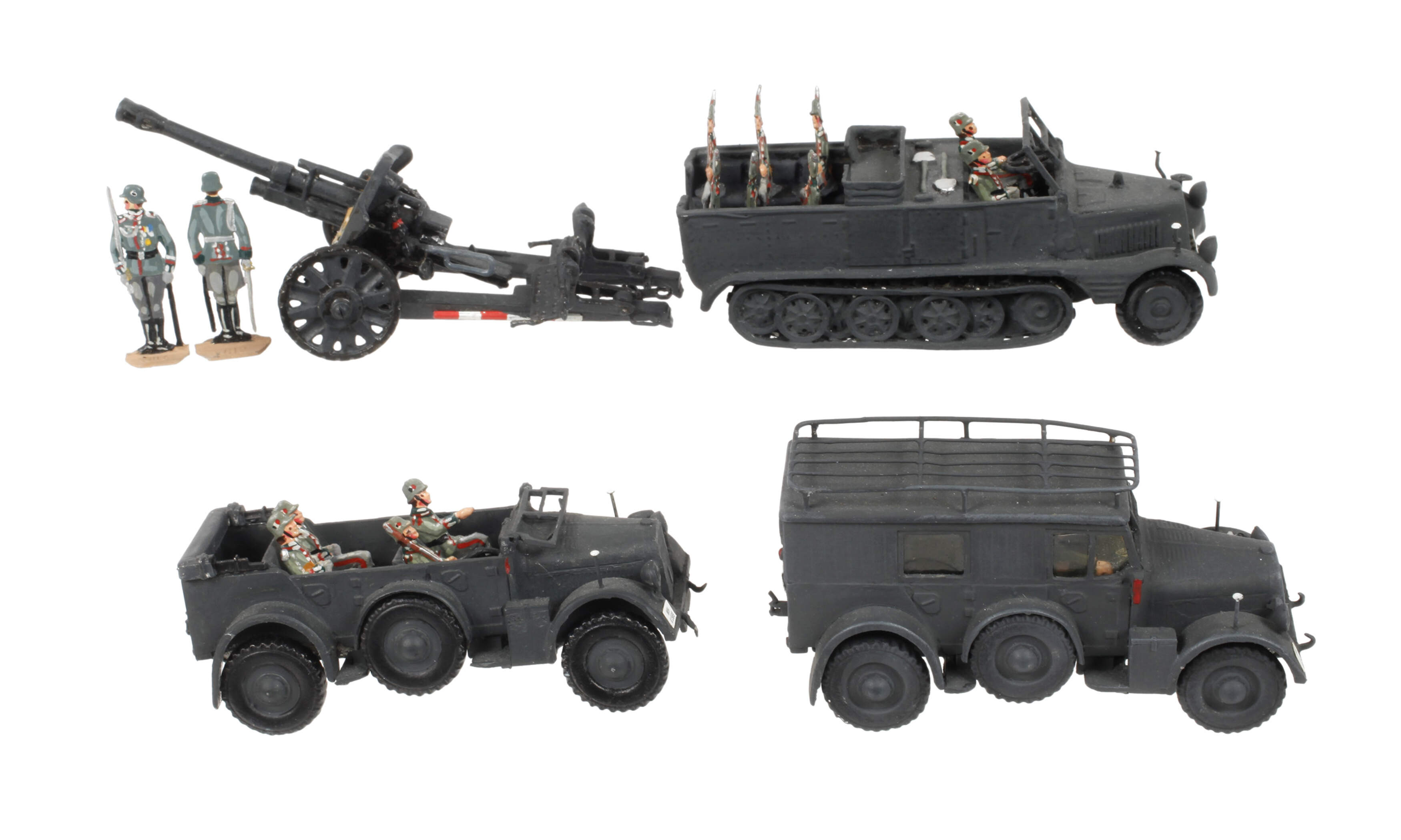 Konvolut Militärfahrzeuge mit Zinnsoldaten