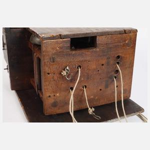 Seltene Schwarzwälder Lackschilderuhr mit Carillon