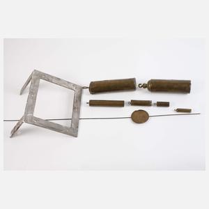 Seltene Schwarzwälder Lackschilderuhr mit Carillon