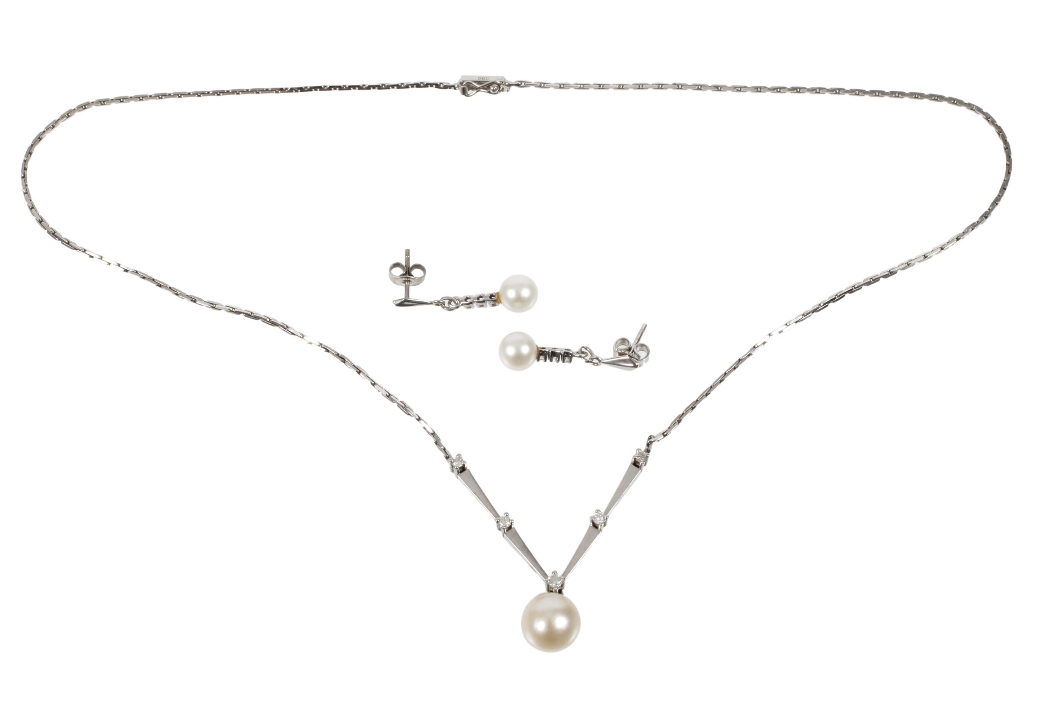 Schmuckset mit Perlen und Brillanten