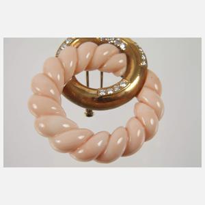 Brosche mit Engelshautkoralle und Brillanten