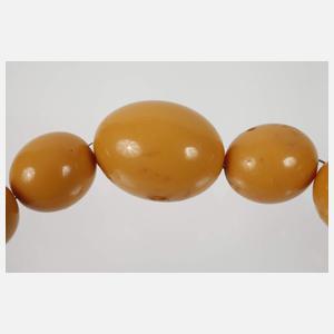 Langes Bernsteincollier