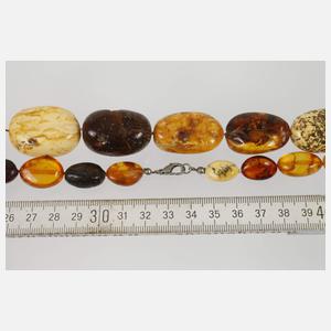 Langes Bernsteincollier