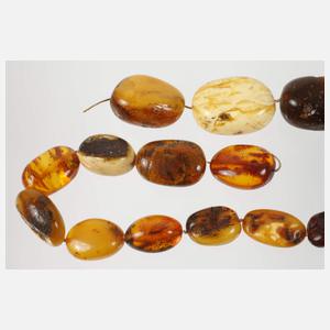 Langes Bernsteincollier