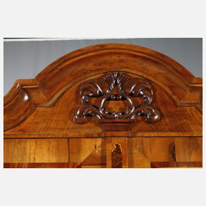 Barocker Kommodenaufsatzschrank