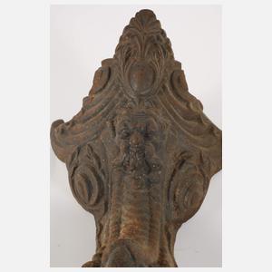 Zwei Verzierungen Historismus