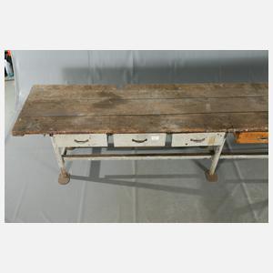 Übergroßer Werktisch
