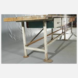 Übergroßer Werktisch