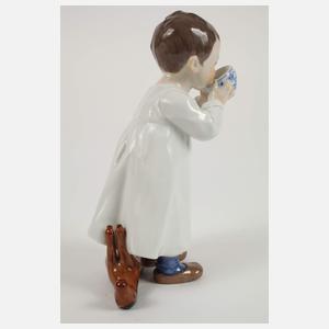 Meissen ”Kind, aus einer Tasse trinkend”