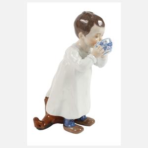 Meissen ”Kind, aus einer Tasse trinkend”