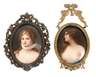 Zwei kleine gerahmte Bildplatten Damenportraits