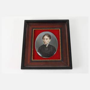 Zwei gerahmte Bildplatten Damenportraits