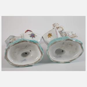 Edeldame und Rosenkavalier mit Blumenschale