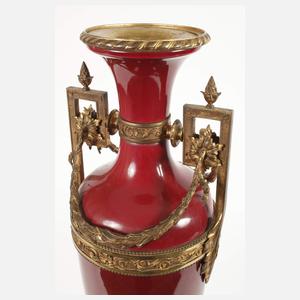 Französische Bodenvase mit vergoldeter Montur