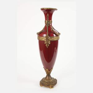 Französische Bodenvase mit vergoldeter Montur