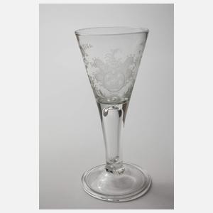 Drei Spitzkelche mit Wappenschliff