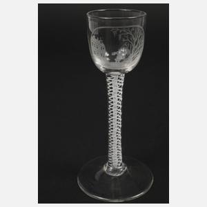 Drei Stängelgläser mit Spiralfuß