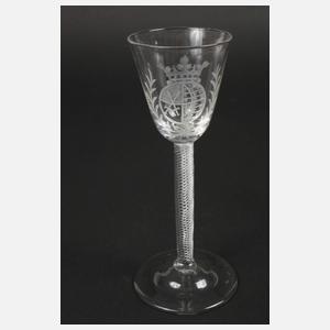 Drei Stängelgläser mit Spiralfuß