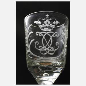Wappenglas mit Glockenfuß