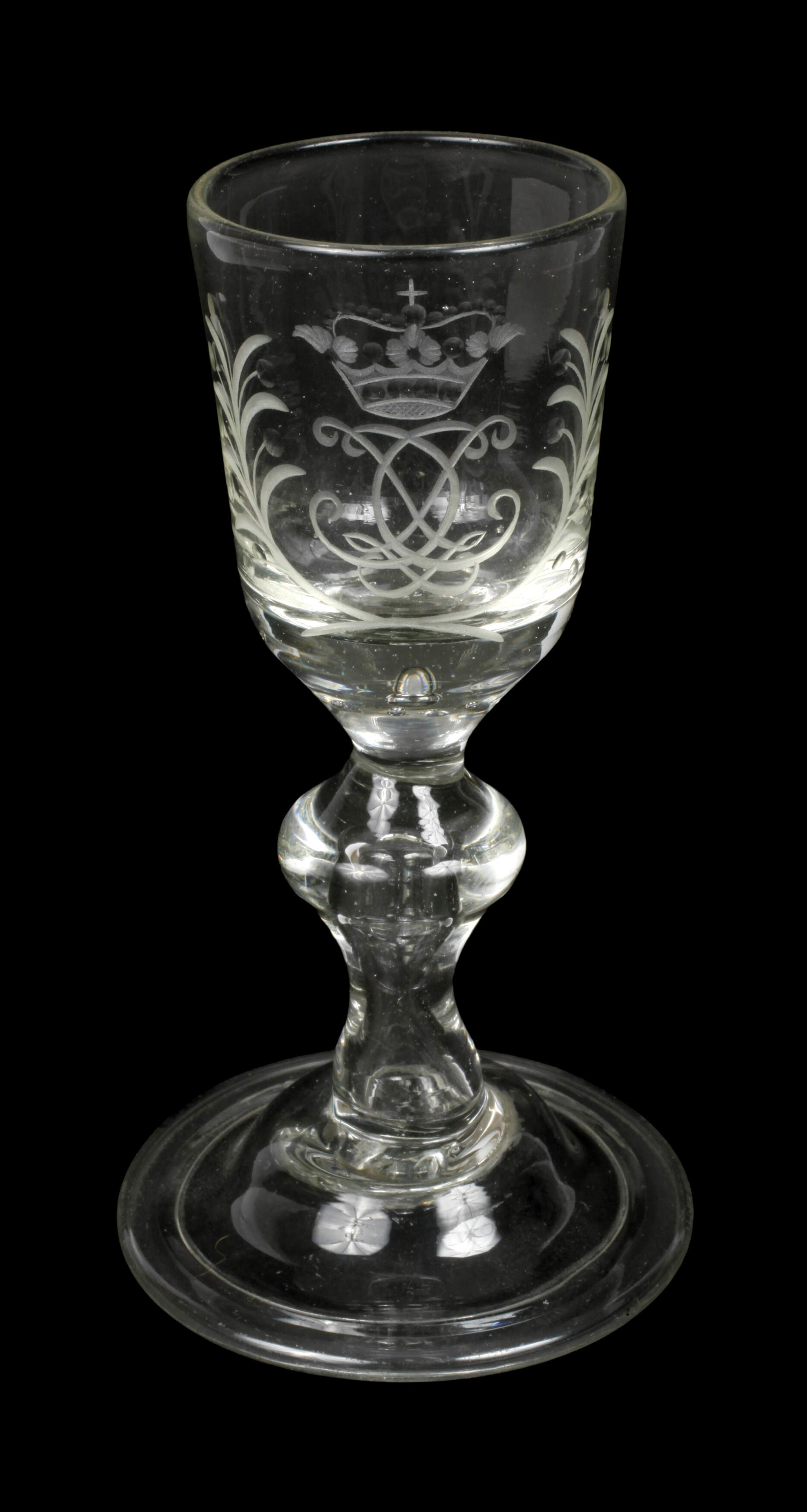 Wappenglas mit Glockenfuß