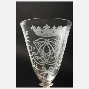 Trichterpokal mit Spiegelmonogramm