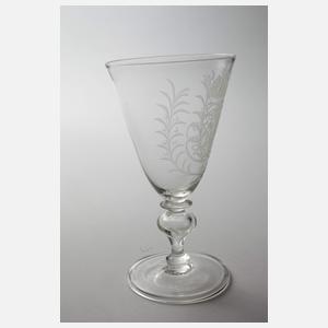 Trichterpokal mit Spiegelmonogramm