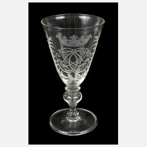 Trichterpokal mit Spiegelmonogramm