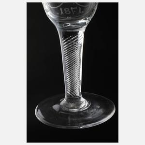 Barockes Hochzeitsglas mit Spiralfuß