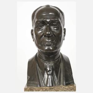 August Bauer, großer Bronzekopf