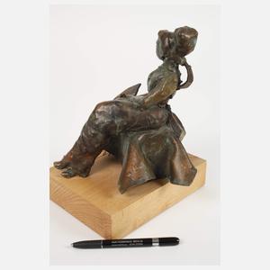 Sitzende Dame mit Fächer