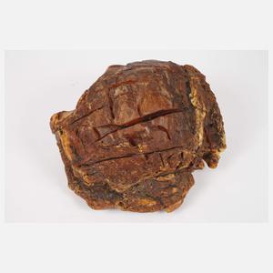 Ungewöhnlich großer baltischer Bernstein