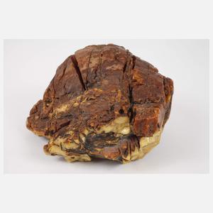 Ungewöhnlich großer baltischer Bernstein