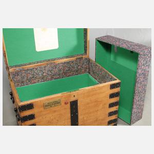 Transportkiste für ein Silberservice