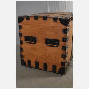 Transportkiste für ein Silberservice