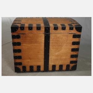 Transportkiste für ein Silberservice