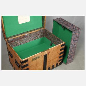 Transportkiste für ein Silberservice