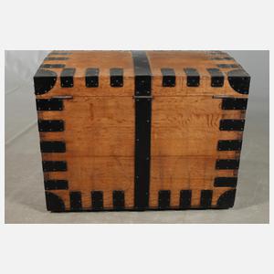 Transportkiste für ein Silberservice