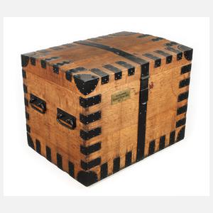 Transportkiste für ein Silberservice