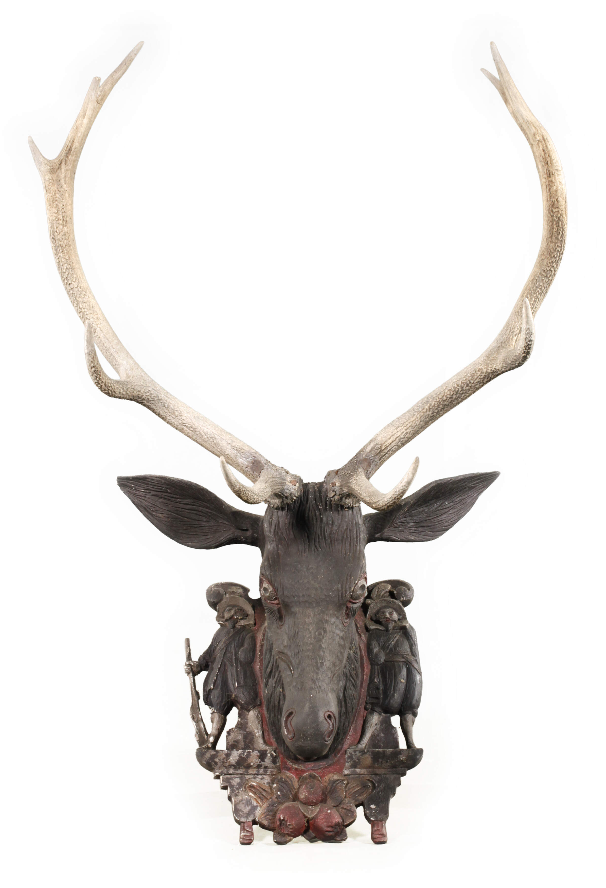 Fein geschnitzter Hirschkopf
