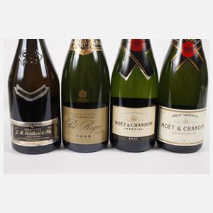 Vier Flaschen Champagner