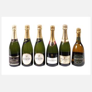Sechs Flaschen Champagner