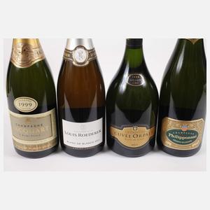 Vier Flaschen Jahrgangschampagner