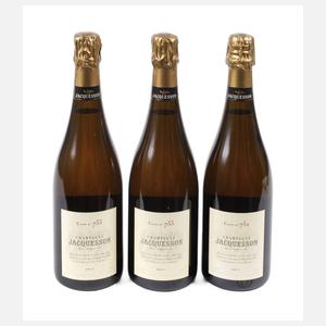 Drei Flaschen Jahrgangschampagner