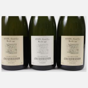 Drei Flaschen Jahrgangschampagner